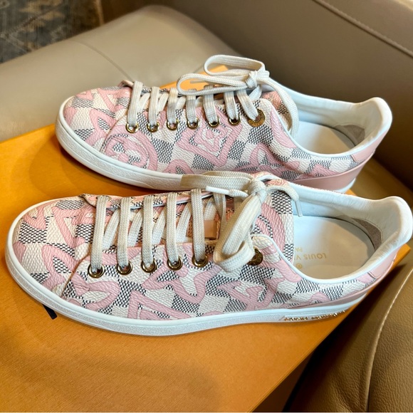 Sold x Louis Vuitton Front Row Tahitienne Bora Bora Damier Azur sneakers - Picture 3 of 10